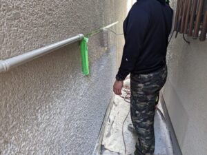 外壁下地補修してからパターンをつけてから塗る