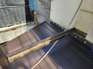下屋根葺き替え工事３