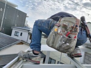 波板は専門業者に