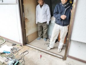 玄関交換工事５