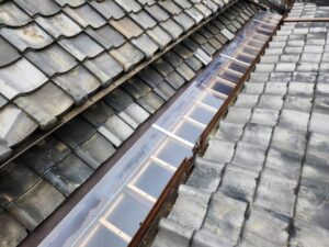 雨漏りによる天窓の交換工事３