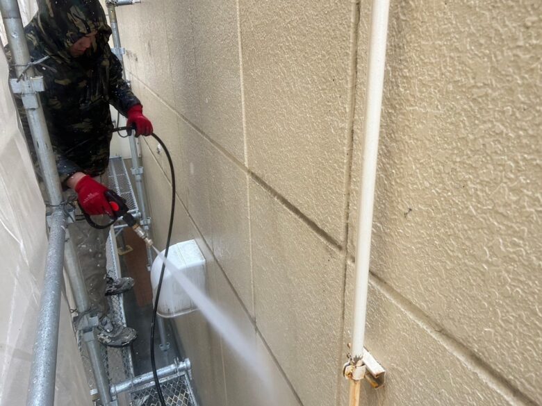 外壁塗装前の高圧洗浄４