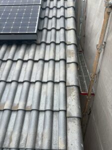 屋根塗装前 尼崎市 屋根の汚れと色あせ