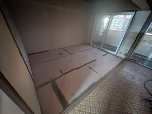 尼崎市 団地 内装リフォーム 床下地施工 パテ処理後