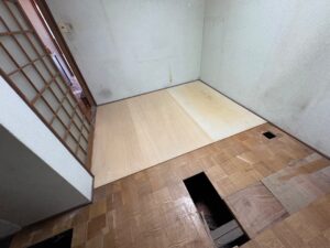 尼崎市 床張り替え工事 床解体中の様子
