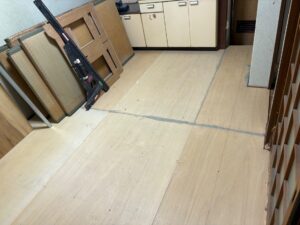 尼崎市 床張り替え 下地補修後 CF施工前の床下地の状態