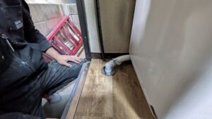 尼崎市 キッチン床張り替えと同時に洗濯パンを新設した施工後の様子