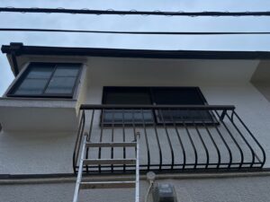 尼崎市 サッシ交換工事 施工後の外観全体 きれいに仕上がった様子