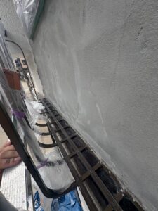 尼崎市 サッシ交換工事 サッシ周り外壁の左官補修 隙間を埋め防水性を高める施工