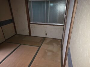 尼崎市 和室 床張り替え前 カビと畳の劣化状況