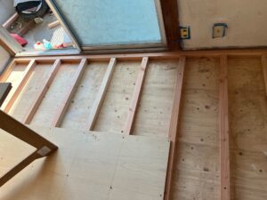 尼崎市 和室 床張り替え 下地補修施工中 根太組みの様子