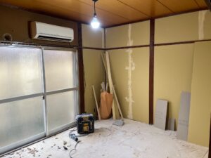 尼崎市 和室から洋室リフォーム 工事中の室内の様子
