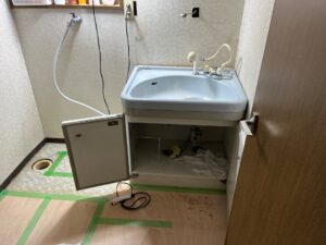 尼崎市 洗面所 水漏れ 施工前 洗面台の状態