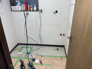尼崎市 洗面台撤去後 漏水工事中の状況