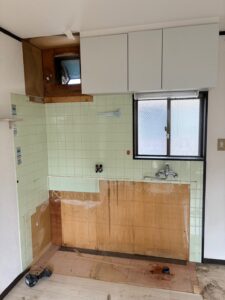 尼崎市 水回りリフォーム キッチン 解体工事中 既存キッチン撤去作業