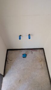 尼崎市 水回りリフォーム 洗面台 解体後 既存洗面台撤去後の状態