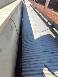 大阪市 軒天 木下地交換前 屋根上から見た劣化状況