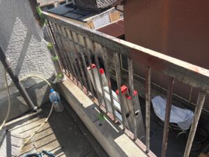 塗装前のバルコニー手すりの状態