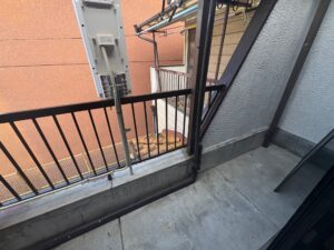 塗装工事後のバルコニー手すりの仕上がり
