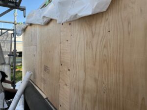 尼崎市の雨漏り補修工事中の外壁下地