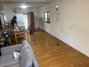 尼崎市 床リフォーム 施工前のLDK床の状態