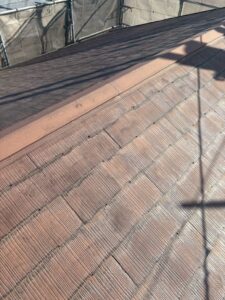 尼崎市で色あせやツヤ低下が見られた屋根の施工前