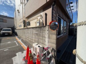 東大阪市の駐車場カーブミラー設置工事