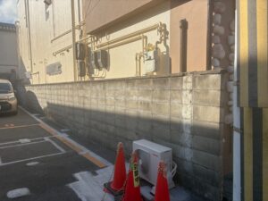 カーブミラー設置前の駐車場出入口の状況