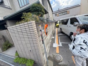 東大阪市で行った駐車場カーブミラー設置工事の施工後