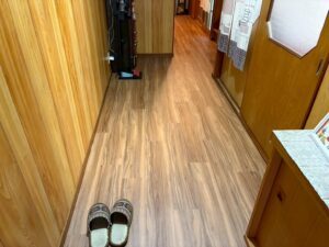 尼崎市 洗面所と廊下のフロアタイル施工後
