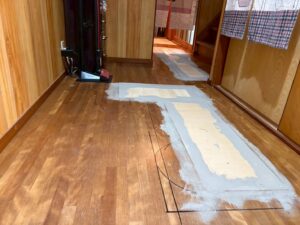 尼崎市 廊下の床補強工事完了後の下地補修