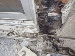 尼崎市の外壁雨漏り修理で確認した下地の腐食状況
