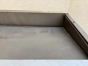 塗装前の玄関ポーチ屋根裏面の状態