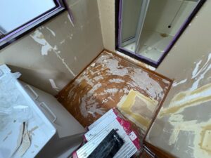 洗面所リフォームに伴う内装下地調整作業