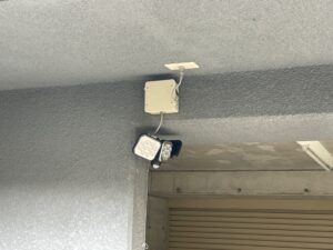 センサーライト取付後のガレージ天井(尼崎市)