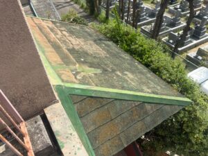 西宮市のスレート屋根塗装工事前の様子