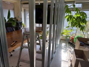 尼崎市 事務所内装リフォーム 軽量鉄骨(LGS)による間仕切り壁下地施工