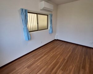 尼崎市で駐車場を部屋へリフォームした施工後の居室