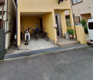 尼崎市で駐車場を部屋へリフォームする前のビルトインガレージ