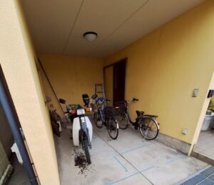 尼崎市で駐車場を部屋へリフォームする前のビルトインガレージ