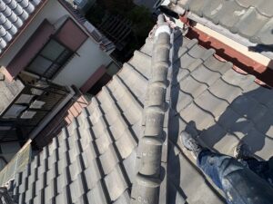尼崎市の屋根瓦工事で棟積み替えと漆喰補修を行った施工後