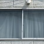 尼崎市 サッシ周り雨漏り修理のコーキング補修施工事例