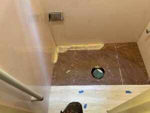 尼崎市 トイレリフォーム｜構造用合板による床下地施工