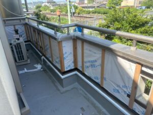 尼崎市 ベランダ腰壁の胴縁施工