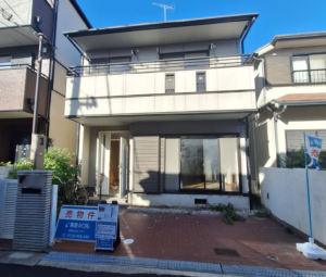 外壁塗装前の住宅外観