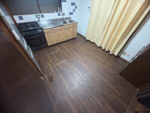 床がふわふわする原因を補修しフロアタイルで仕上げた施工後