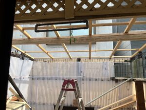 尼崎市 ベランダ屋根波板 下地施工完了