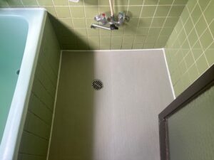 尼崎市で風呂床シート張りを施工した浴室床