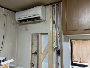 尼崎市 雨漏りによる壁内部の補修状況