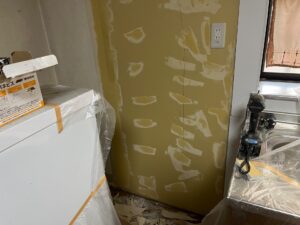 尼崎市 雨漏り 内装補修 パテ処理